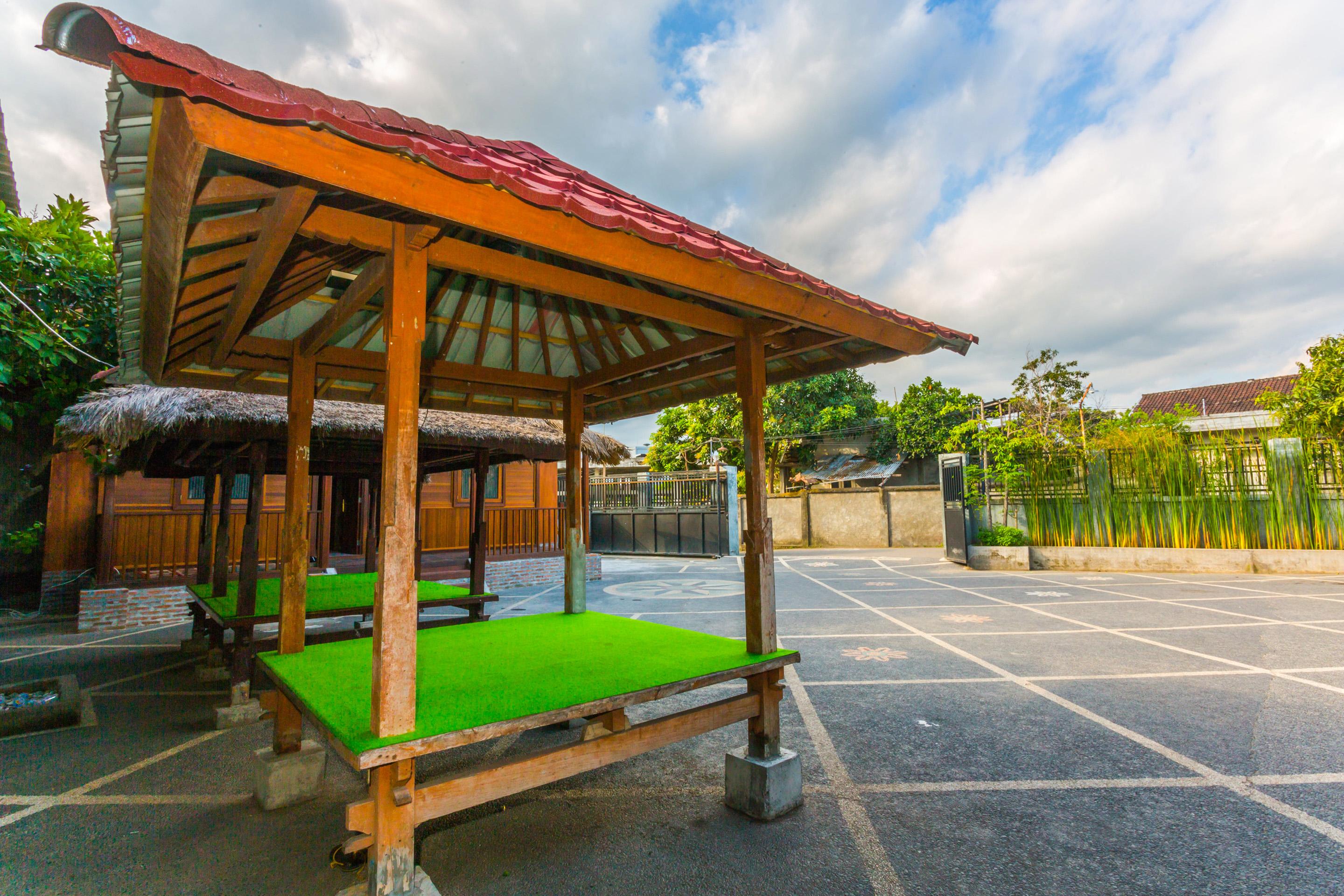 Oyo 1427 Azzahra Guest House Syariah Mataram Eksteriør bilde