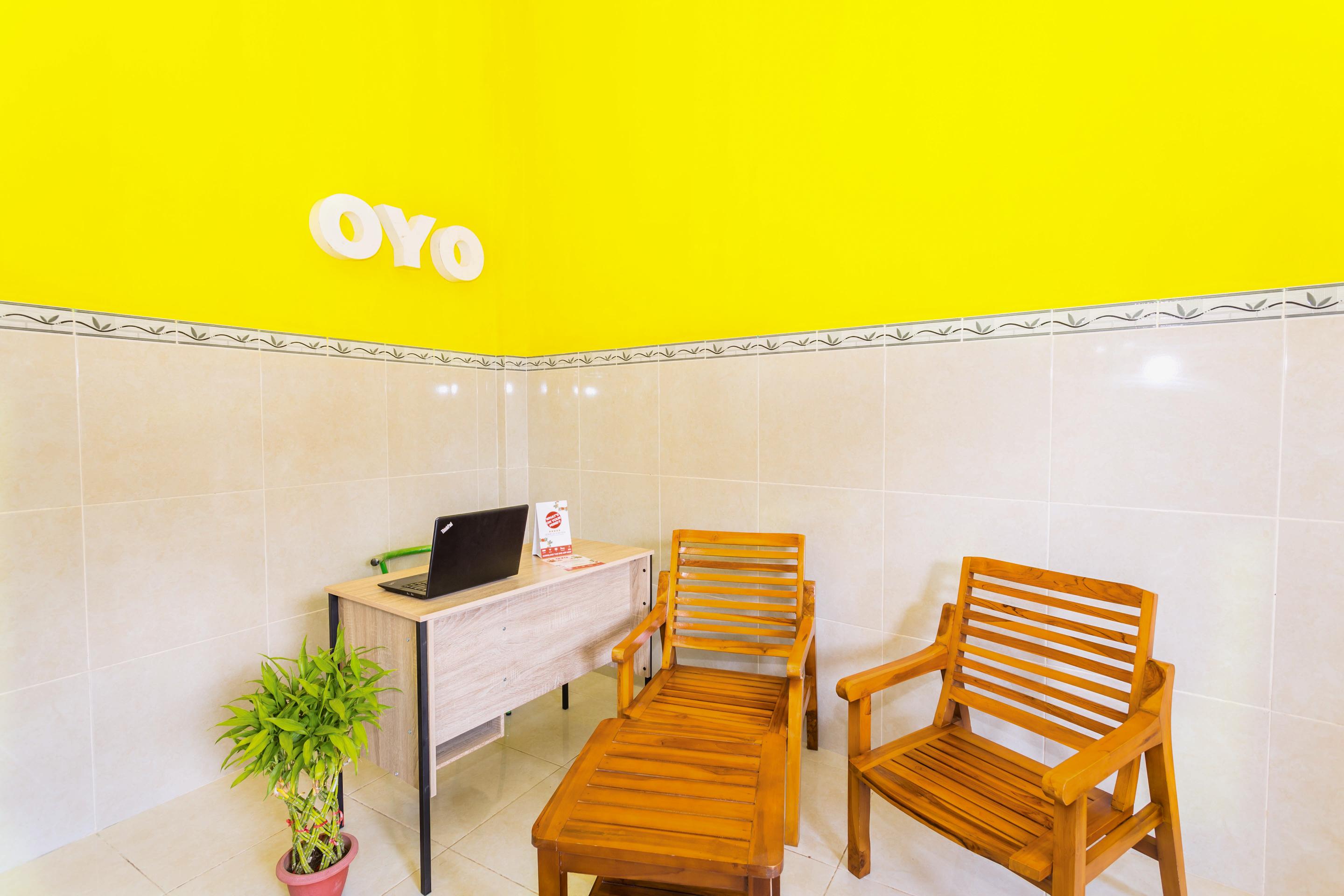 Oyo 1427 Azzahra Guest House Syariah Mataram Eksteriør bilde