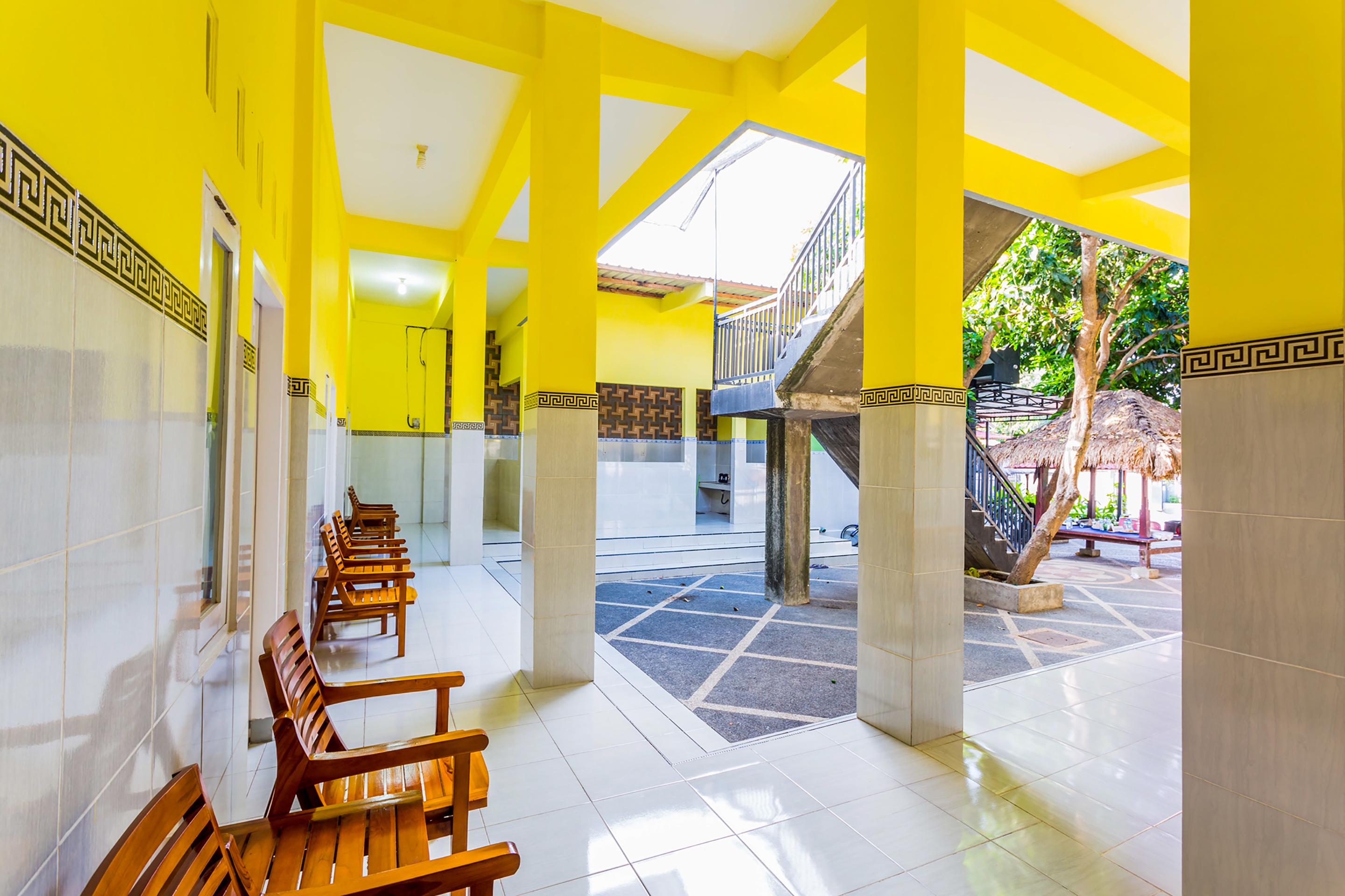 Oyo 1427 Azzahra Guest House Syariah Mataram Eksteriør bilde